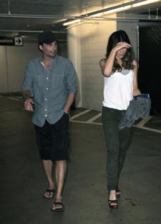 Kate Beckinsale feet photo thumbnail