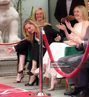 Dakota Fanning feet photo thumbnail