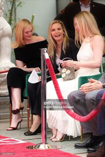 Dakota Fanning feet photo thumbnail