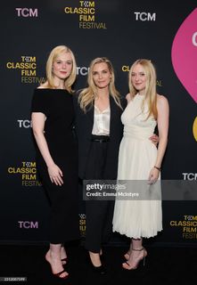 Dakota Fanning feet photo thumbnail