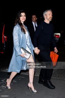 Anne Hathaway feet photo thumbnail