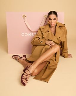 Deborah Secco feet photo thumbnail