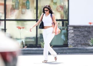Kylie Jenner feet photo thumbnail