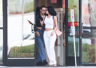 Kylie Jenner feet photo thumbnail