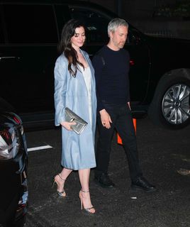 Anne Hathaway feet photo thumbnail