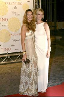 Elle Macpherson feet photo thumbnail