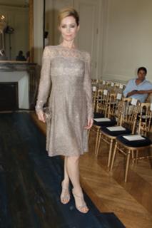 Leslie Mann feet photo thumbnail