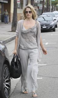 Ali Larter feet photo thumbnail