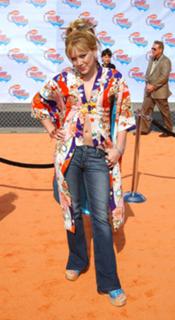 Hilary Duff feet photo thumbnail