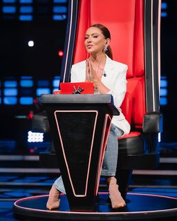 Hadise feet photo thumbnail