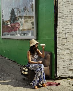 Abigail Spencer feet photo thumbnail