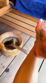 Brooke Burke feet photo thumbnail