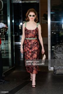 Anna Kendrick feet photo thumbnail