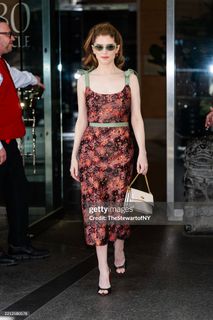 Anna Kendrick feet photo thumbnail