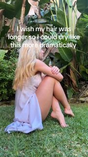 Addison Rae feet photo thumbnail