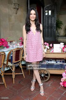 Abigail Spencer feet photo thumbnail