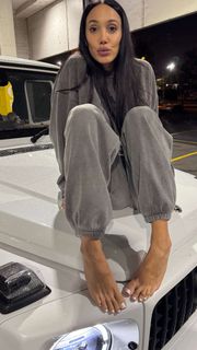 Scarlet Vas feet photo thumbnail