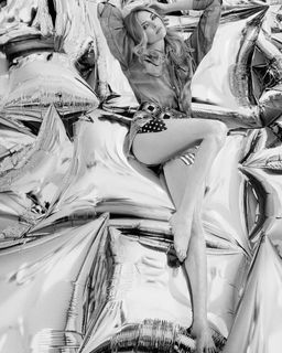 Martha Hunt feet photo thumbnail