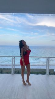 Kylie Jenner feet photo thumbnail
