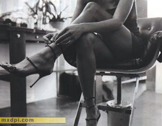 Brooke Burke feet photo thumbnail
