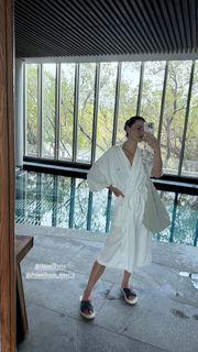 Phoebe Tonkin feet photo 3