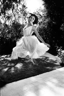 Olga Kurylenko feet photo thumbnail
