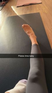 Scarlet Vas feet photo thumbnail