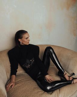 Natalie Portman feet photo thumbnail