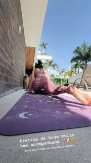 Larissa Manoela feet photo thumbnail