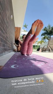Larissa Manoela feet photo thumbnail