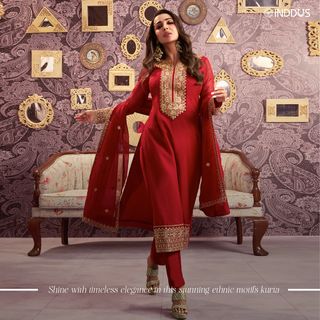 Malaika Arora feet photo thumbnail