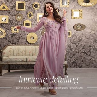 Malaika Arora feet photo thumbnail