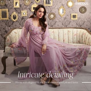 Malaika Arora feet photo thumbnail