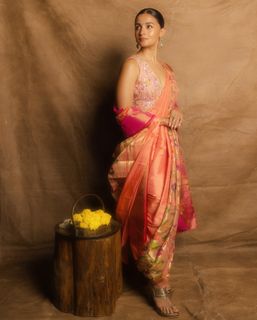 Alia Bhatt feet photo thumbnail