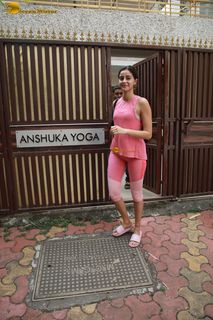 Ananya Pandey feet photo thumbnail