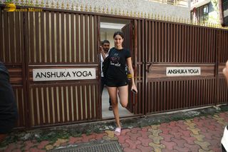 Ananya Pandey feet photo thumbnail