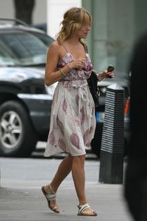 Sienna Miller feet photo thumbnail