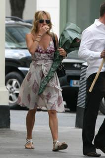 Sienna Miller feet photo thumbnail