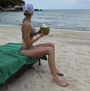 Karolina Pisarek feet photo thumbnail