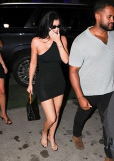 Kylie Jenner feet photo thumbnail