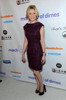 Elizabeth Banks feet photo thumbnail