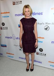 Elizabeth Banks feet photo thumbnail