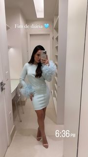 Larissa Manoela feet photo thumbnail