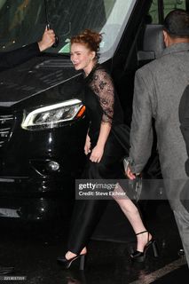 Sadie Sink feet photo 2