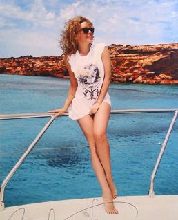 Kylie Minogue feet photo thumbnail