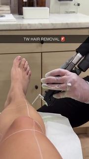 Natalie Noel Mariduena feet photo thumbnail