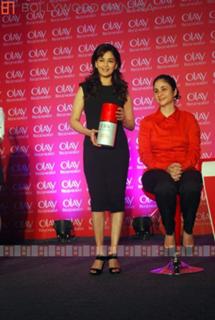 Madhuri Dixit feet photo thumbnail