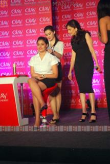 Madhuri Dixit feet photo thumbnail