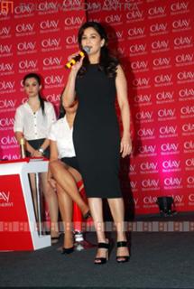 Madhuri Dixit feet photo thumbnail