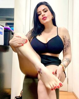 Jaqueline Mello feet photo 2